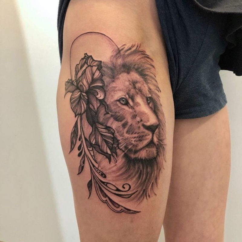 Тату Лев с короной