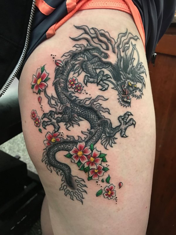 Dragon Tattoo татуировкой дракона