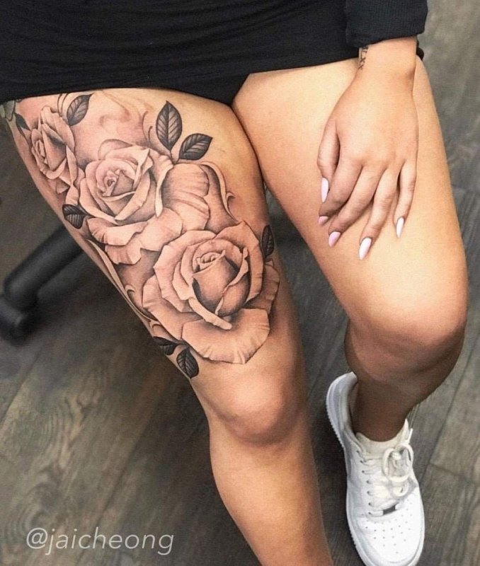 Тату на ляжке женские
