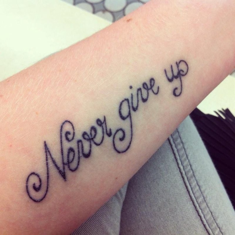 Never give up тату