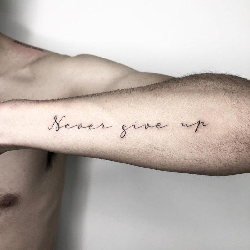 Тату never give up с птицами