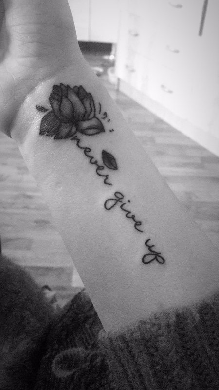Never give up тату