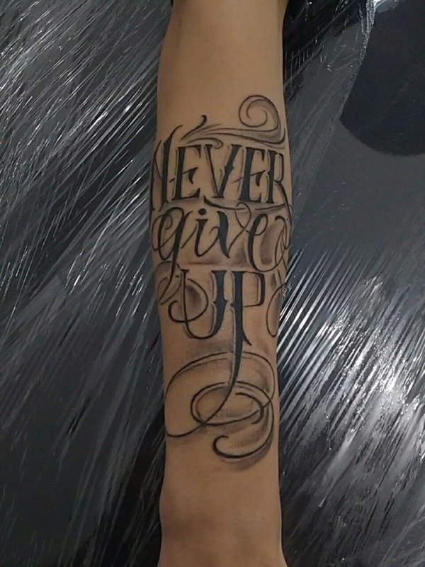 Never give up тату