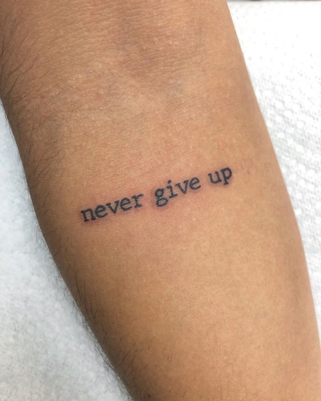 Татуировка never give up
