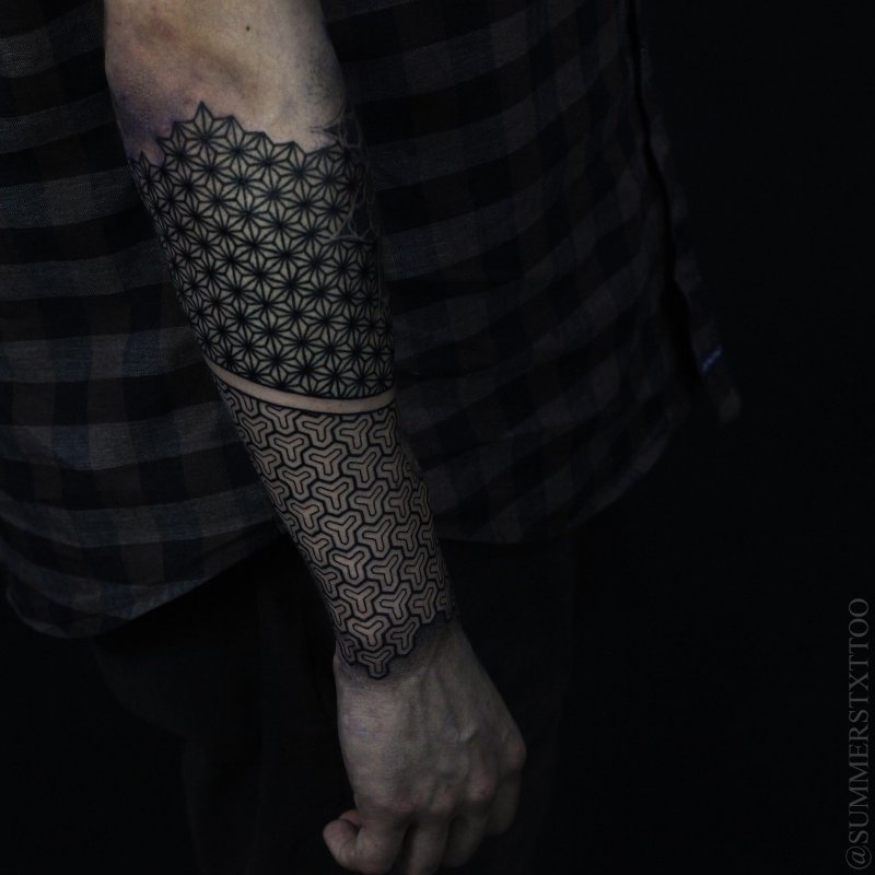 Тату blackwork на руке