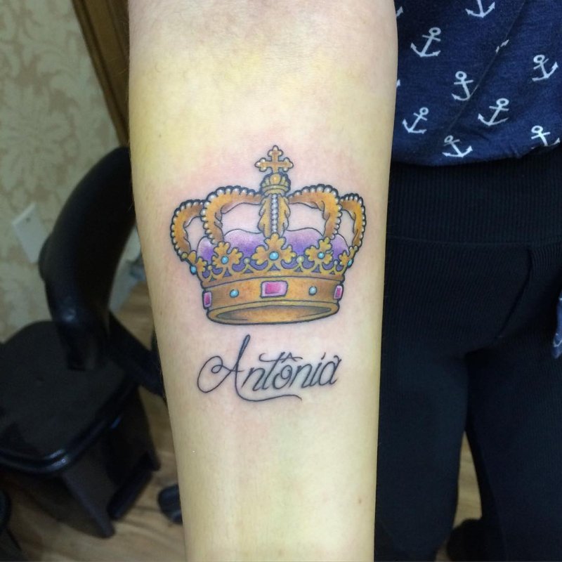 Тату Queen и корона