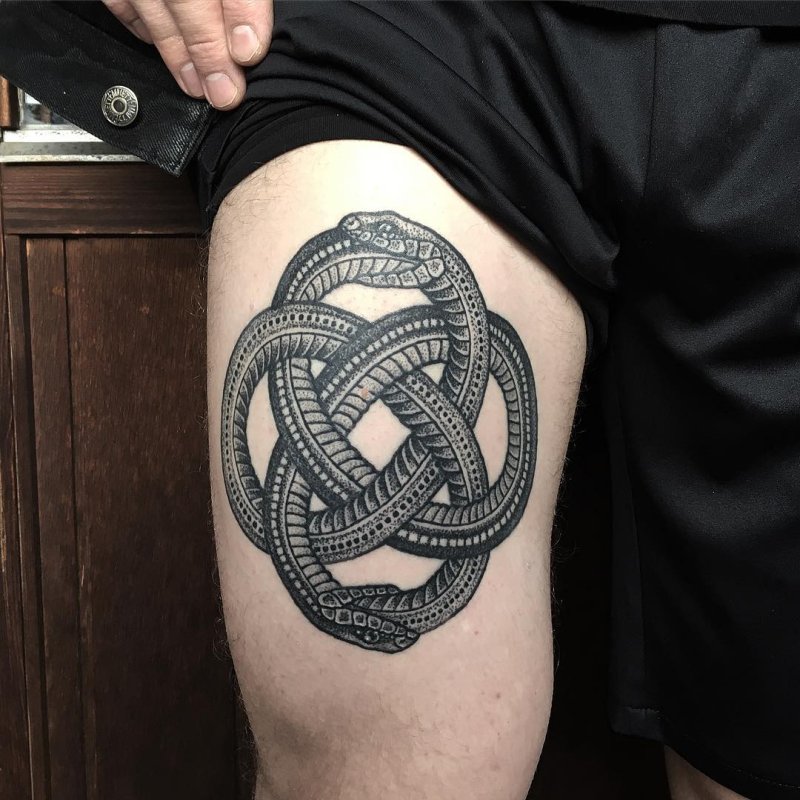 Уроборос Traditional Tattoo