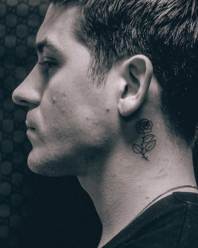 G Eazy тату на шее