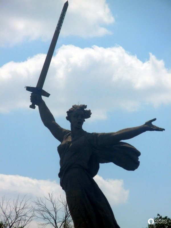 Копия статуи Родина мать зовет в Китае