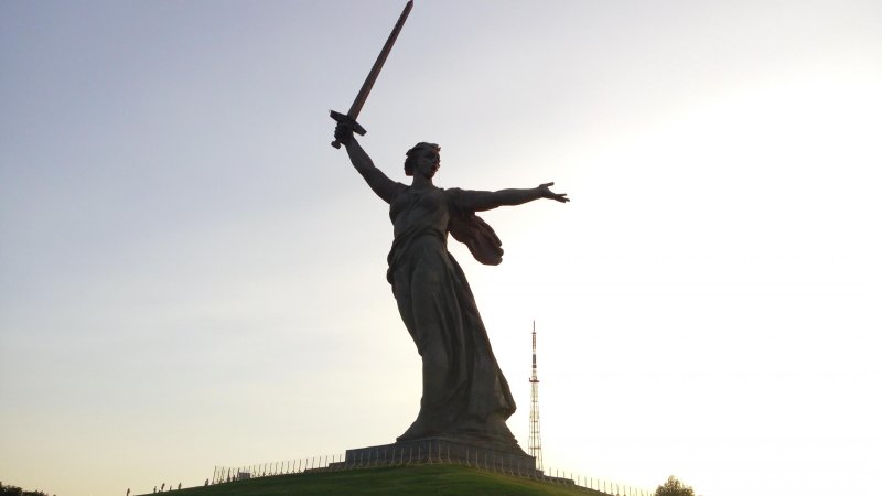 Открытка с 23 февраля с родиной матерью