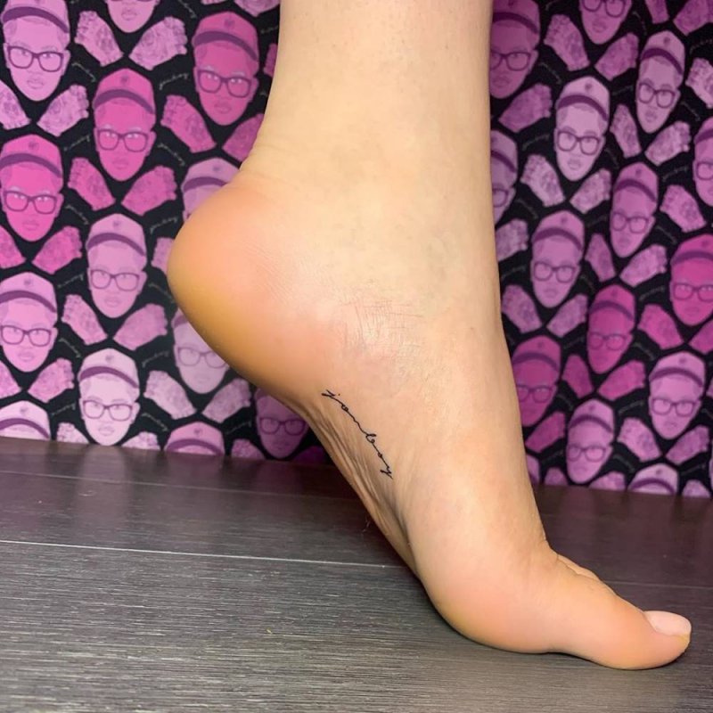Билли Айлиш feet