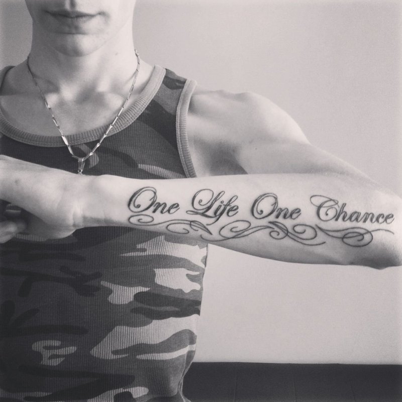 Тату надпись one Life one chance