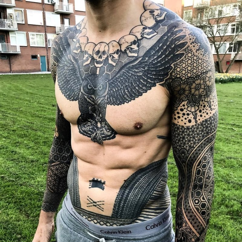 Татуировки на груди мужские