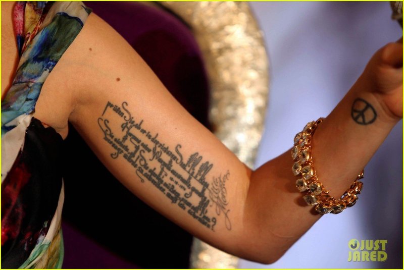 Тату Lady Gaga