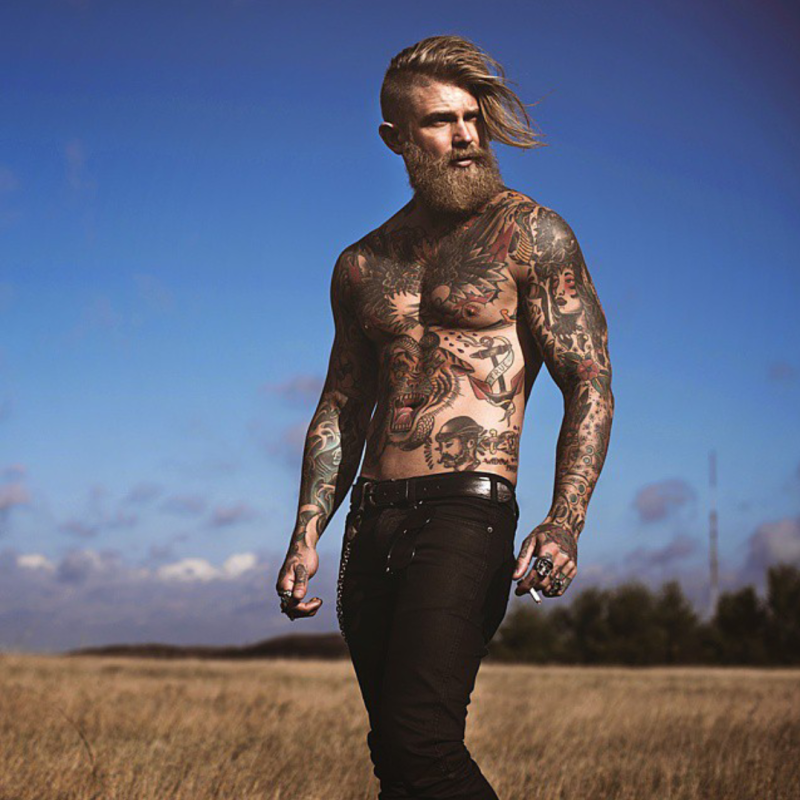 Бородатый блондин Josh Mario