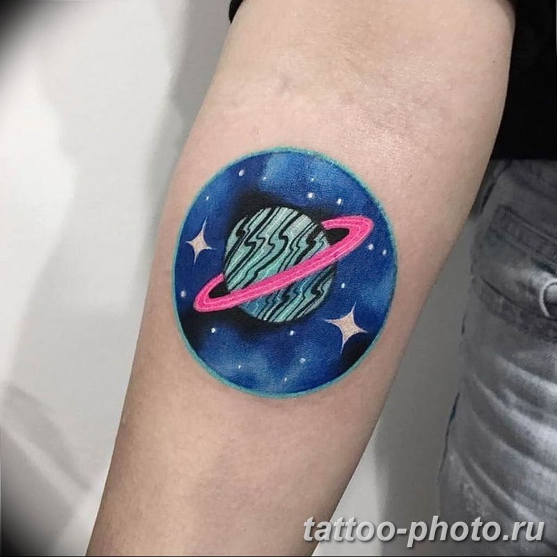 Символ Сатурна тату