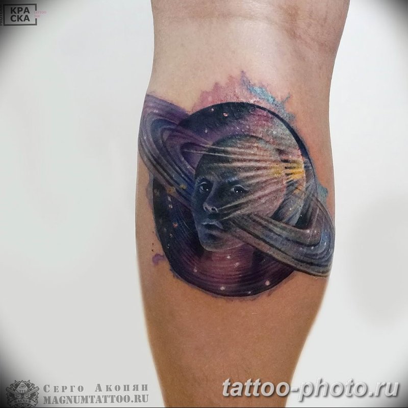 Тату на икре космос