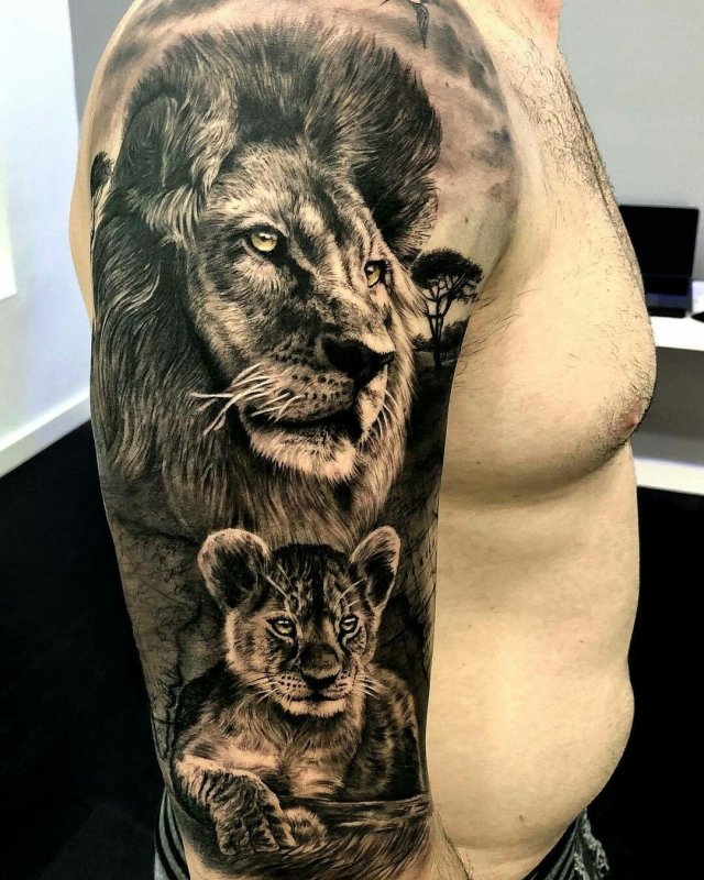 Тату Лев с короной