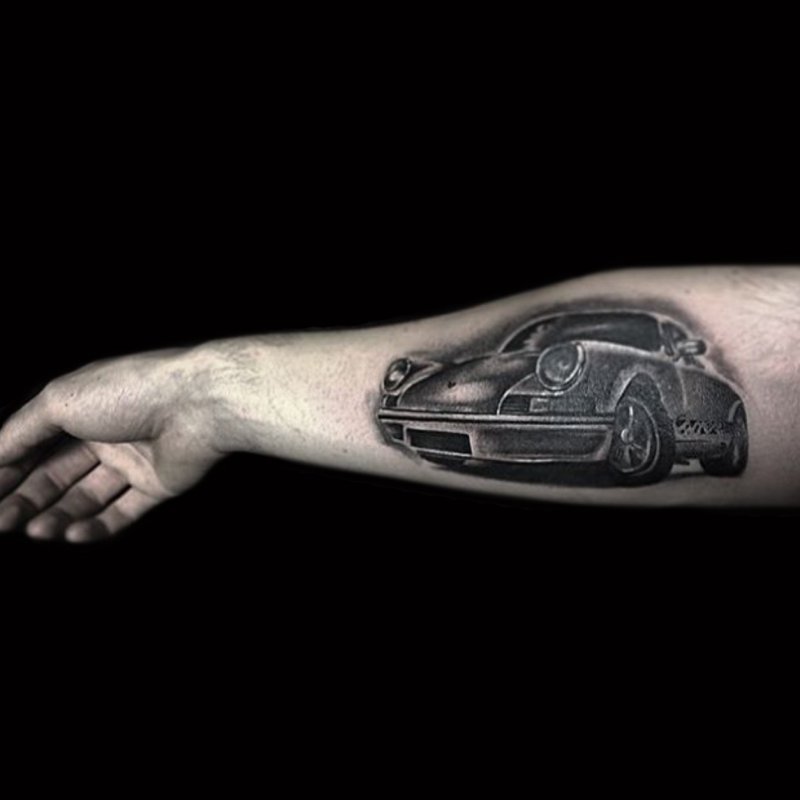 Тату Porsche
