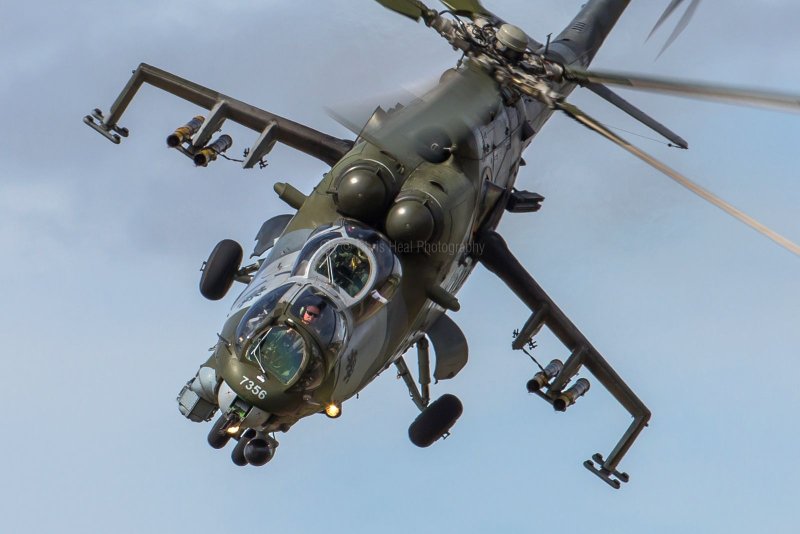 Тату в виде самолета