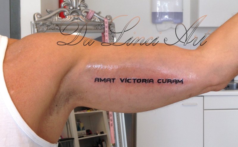 Amat Victoria curam Татуировка