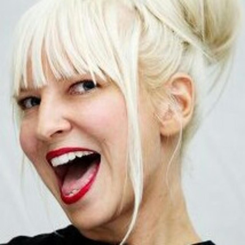 Певица зубы Sia