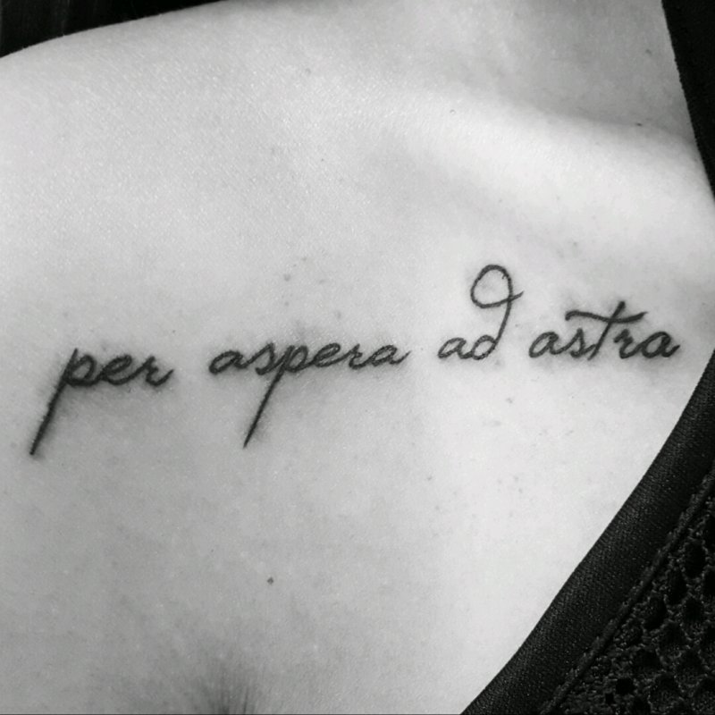 Per aspera ad Astra тату на спине