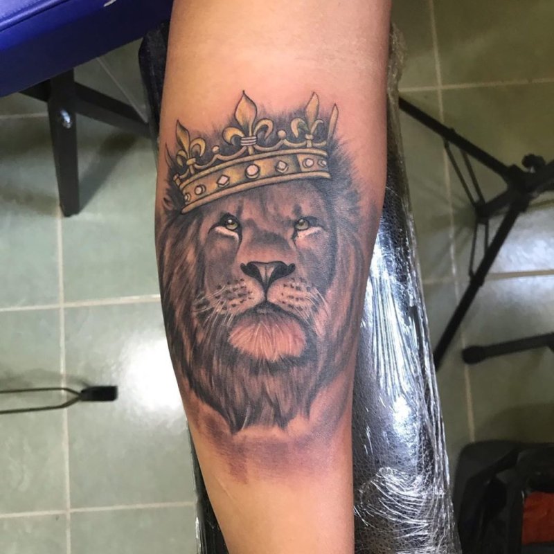Лев с короной