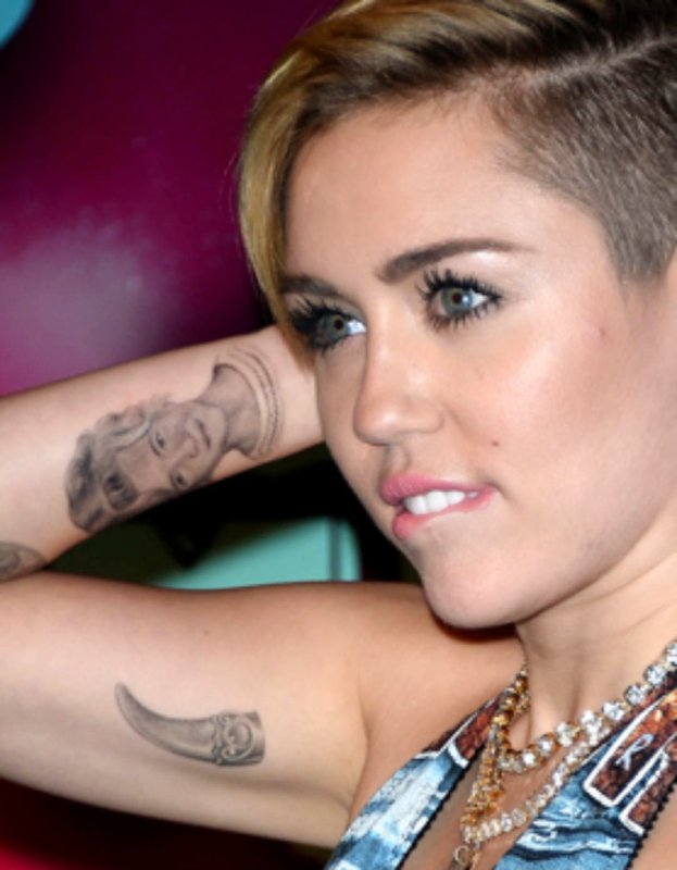 Miley Cyrus тату