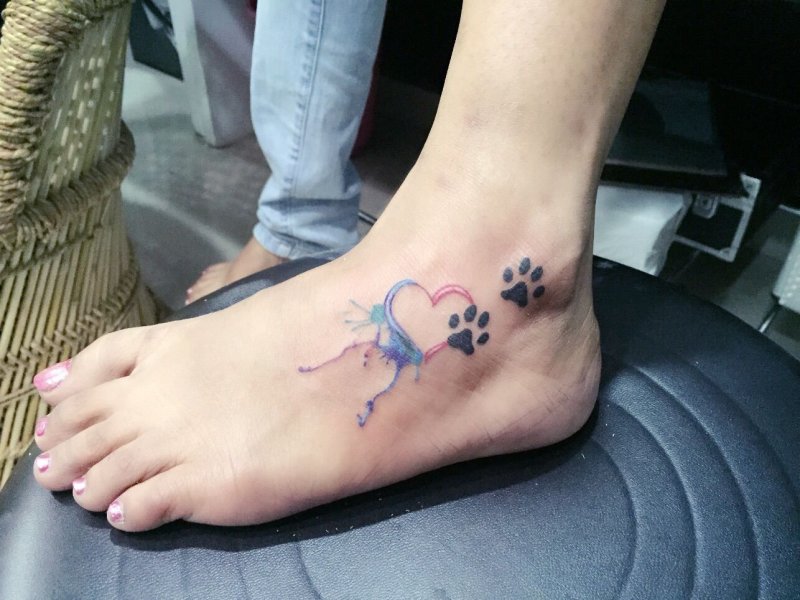 Paw Tattoo girl