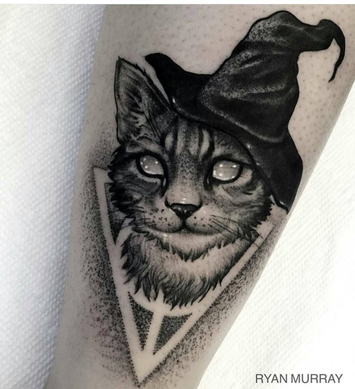 Наколка кот в шляпе