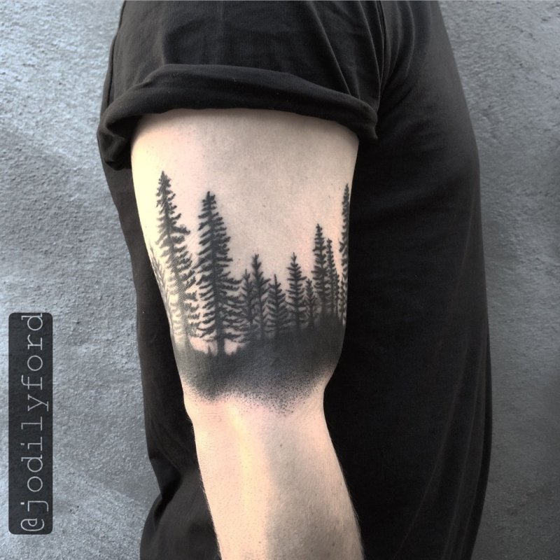Blackwork тату горы и лес