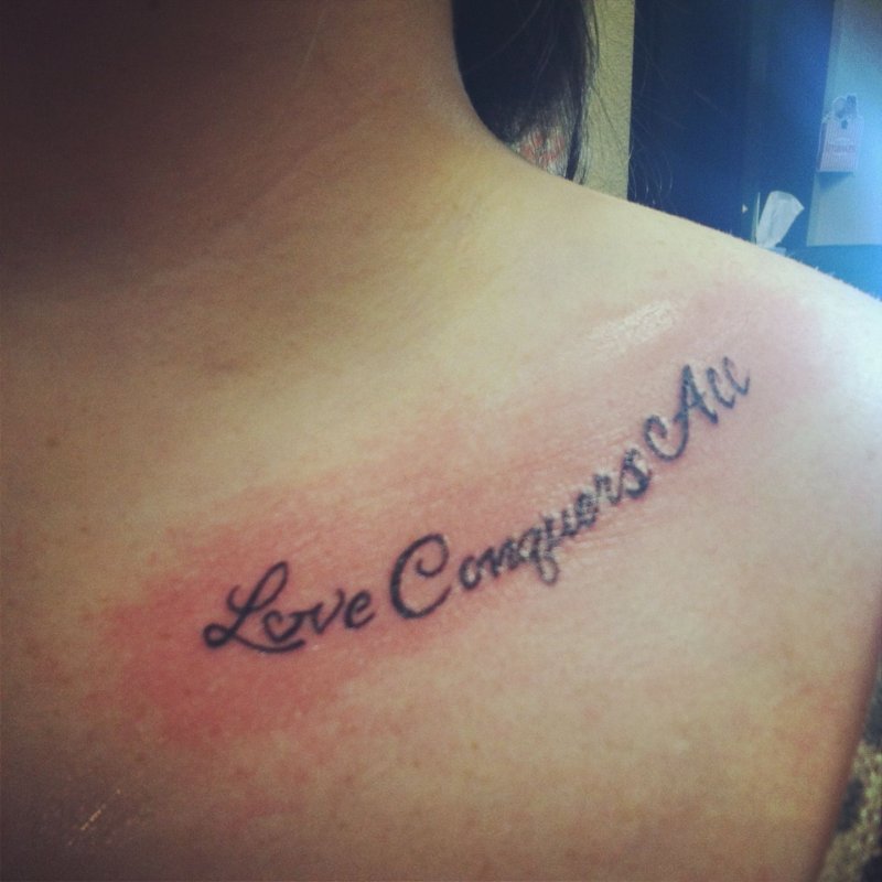 Тату виде надписи 3д Love Conquers all