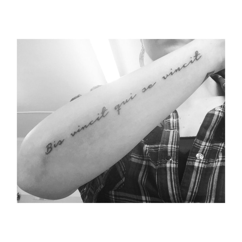 Татуировка vincit qui se vincit