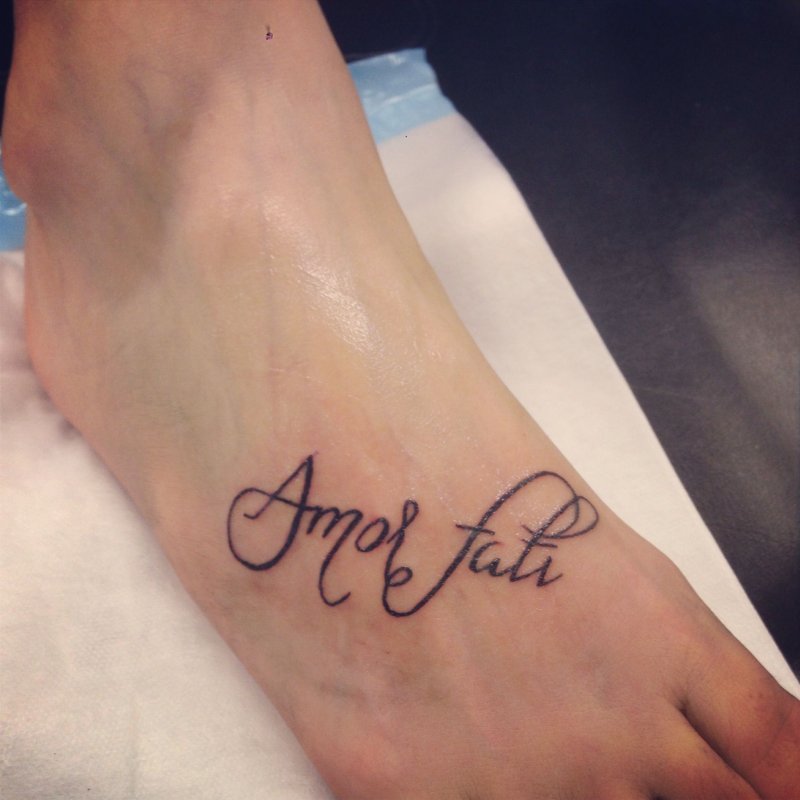 Omnia vincit Amor et noc cedamus amori тату