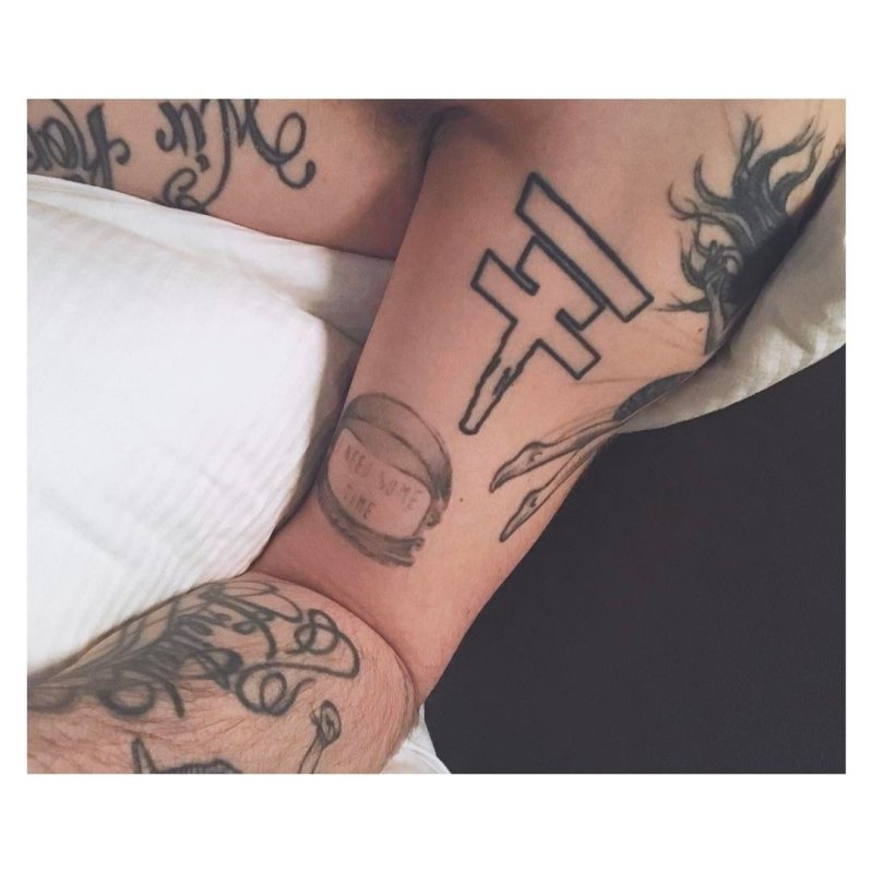 Bill Kaulitz Tattoo