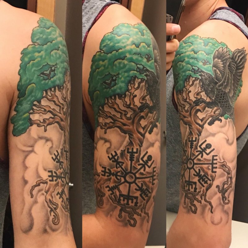 Yggdrasil Vegvisir