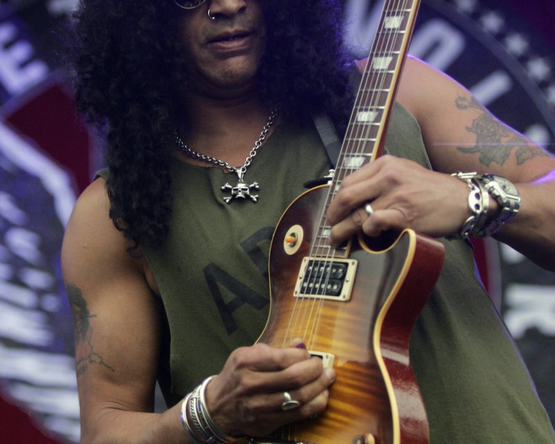 Slash 2021 гитарист