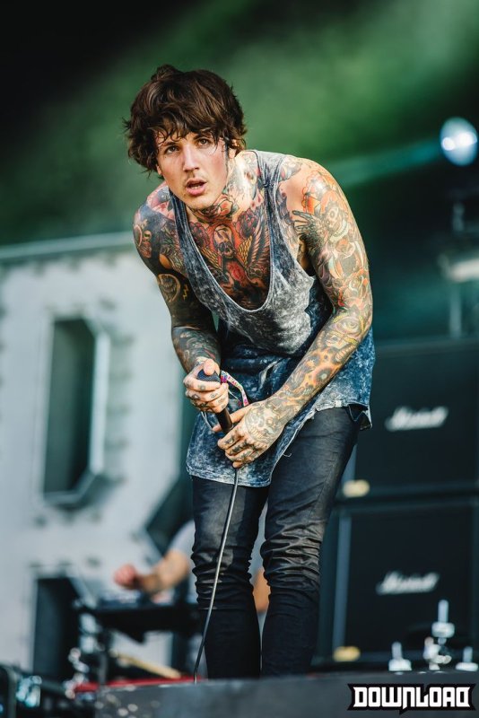 Bring me the Horizon вокалист