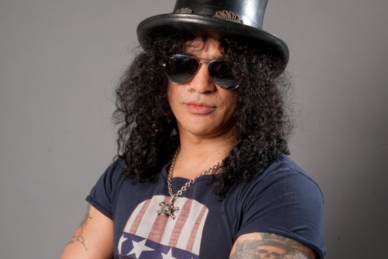 Slash черно белое