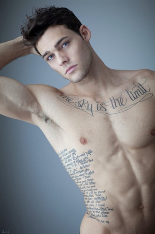 Holden Nowell парень