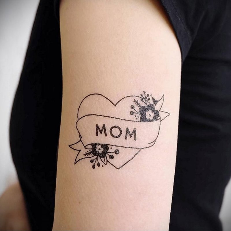 Маленькая тату mom