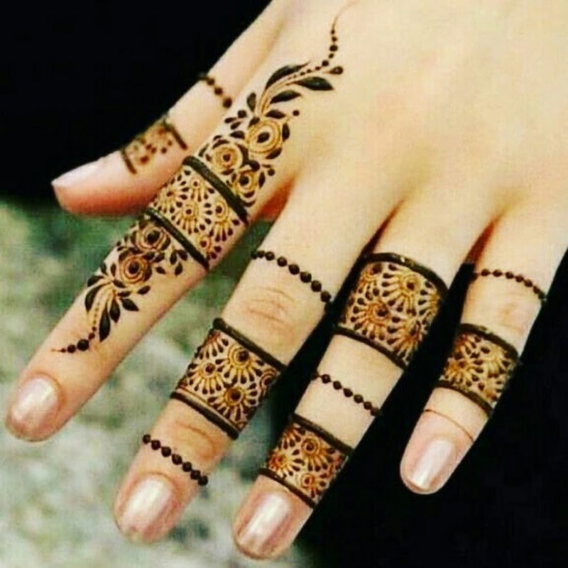 Рианна мехенди
