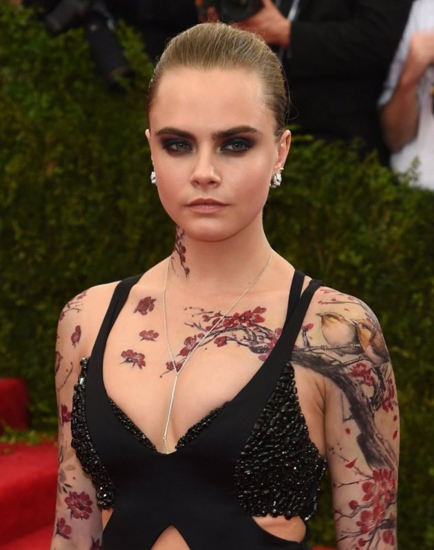 Cara Delevingne 2018 в тату