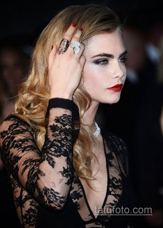 Cara Delevingne 2018 в тату