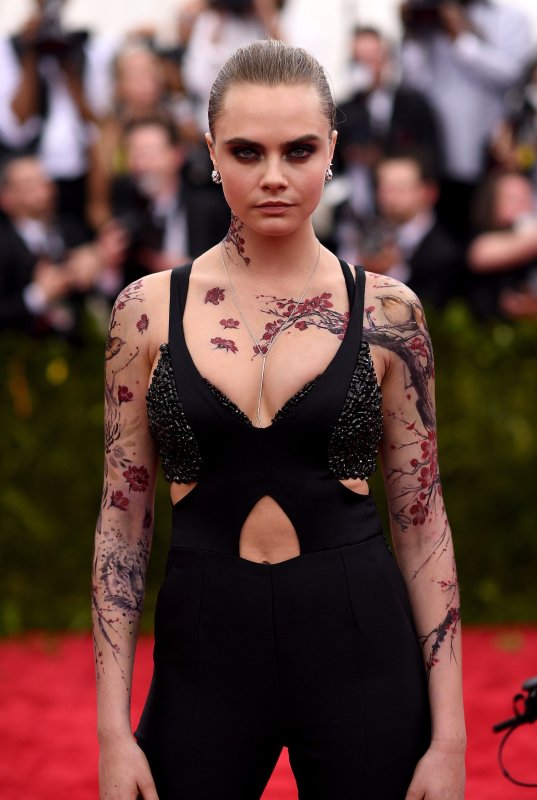 Cara Delevingne тату