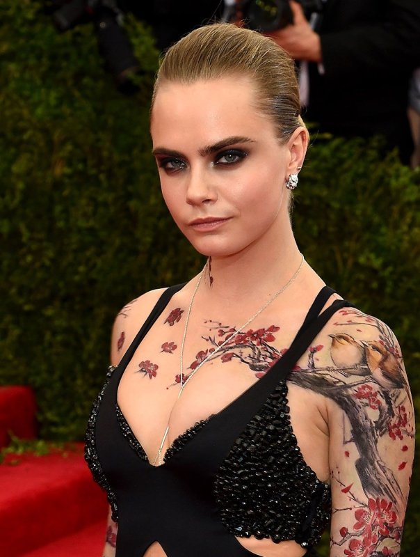 Cara Delevingne подмышки
