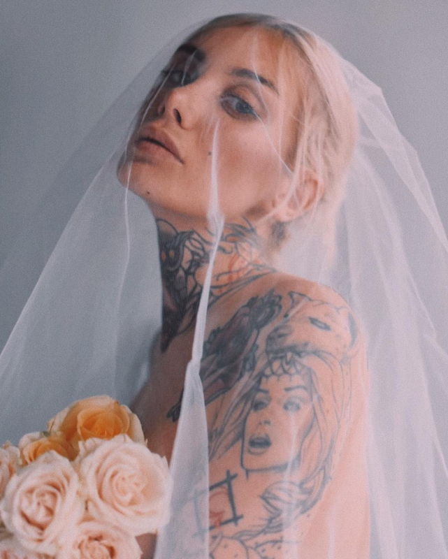 Тату модель Kelly Lane голая
