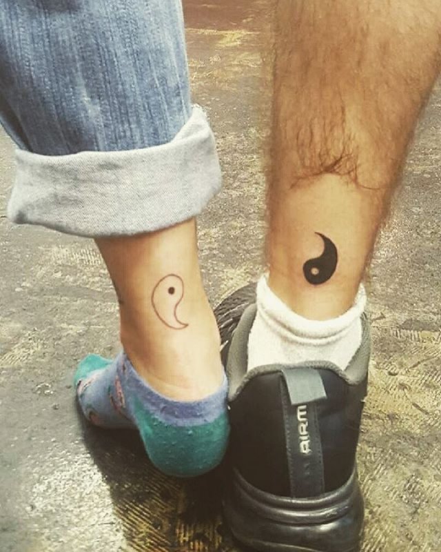 Парные тату на ноге