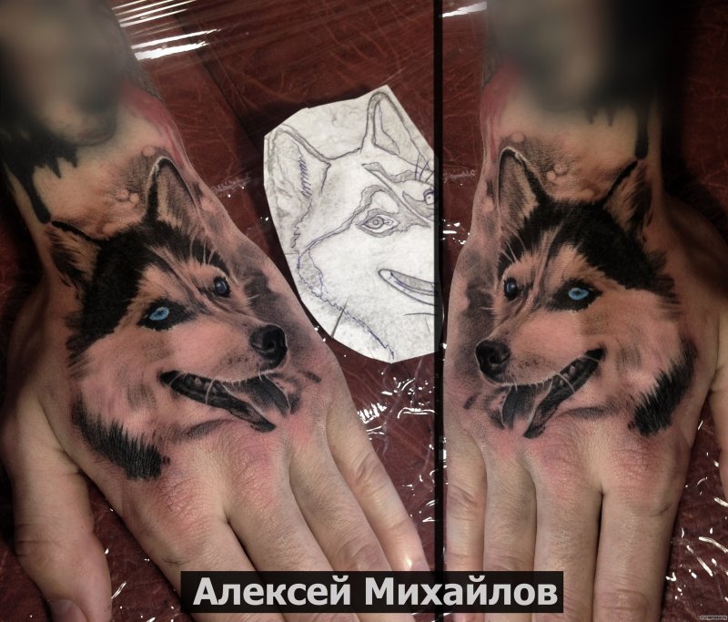 Тату на кисти хаски